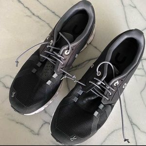 On Cloud Running Shoes Size 7.5